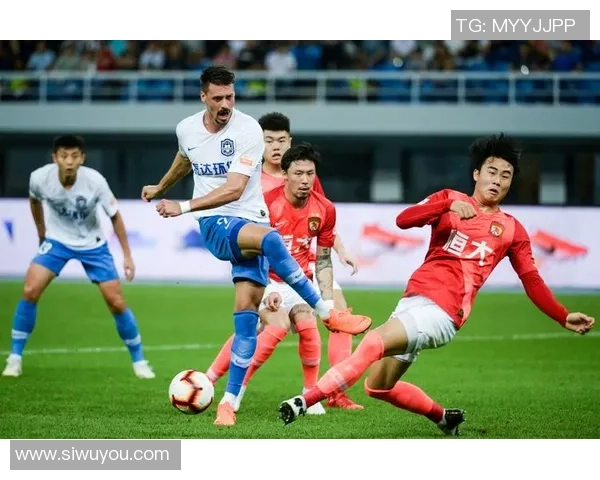 广州恒大与广州富力激战7月20日精彩对决期待球迷热情助威 广州恒大与广州富力激战7月20日精彩对决期待球迷热情助威